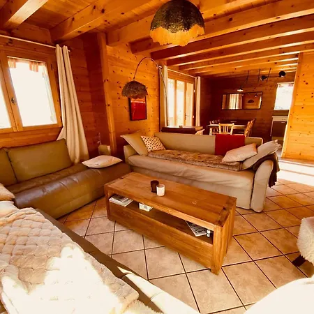 Traditionnel Avec Garage Double Et Terrasse - Fr-1-459-227 *